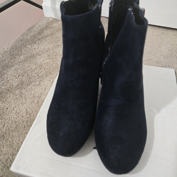 Boots - Picture 3 of 8